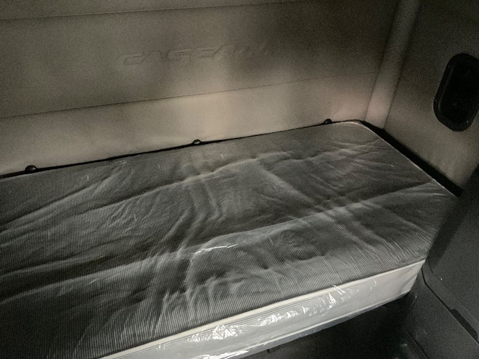 Sleeper Tractor-Heavy Duty Tractors-Freightliner-2020-T12664ST-Chattanooga-TN-498,905\n\t\tmiles-$ 64,750 - Image 17