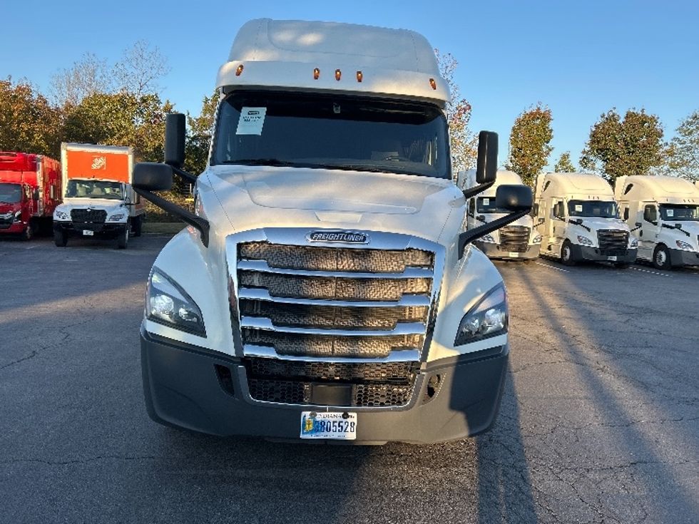 Sleeper Tractor-Heavy Duty Tractors-Freightliner-2020-T12664ST-Chattanooga-TN-498,905\n\t\tmiles-$ 64,750 - Image 2