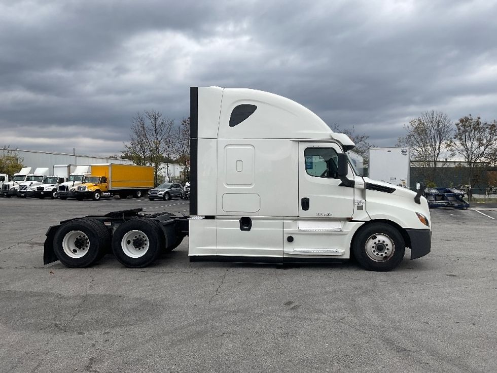 Sleeper Tractor-Heavy Duty Tractors-Freightliner-2020-T12664ST-Chattanooga-TN-498,905\n\t\tmiles-$ 64,750 - Image 4