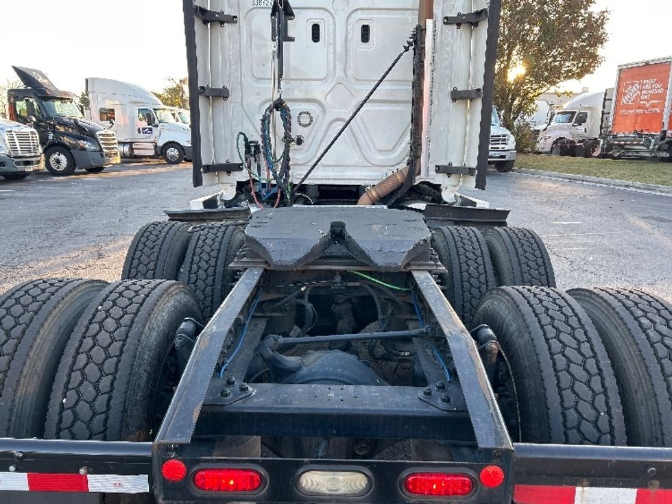 Sleeper Tractor-Heavy Duty Tractors-Freightliner-2020-T12664ST-Chattanooga-TN-498,905\n\t\tmiles-$ 64,750 - Image 6