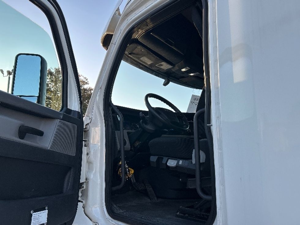 Sleeper Tractor-Heavy Duty Tractors-Freightliner-2020-T12664ST-Chattanooga-TN-498,905\n\t\tmiles-$ 64,750 - Image 9