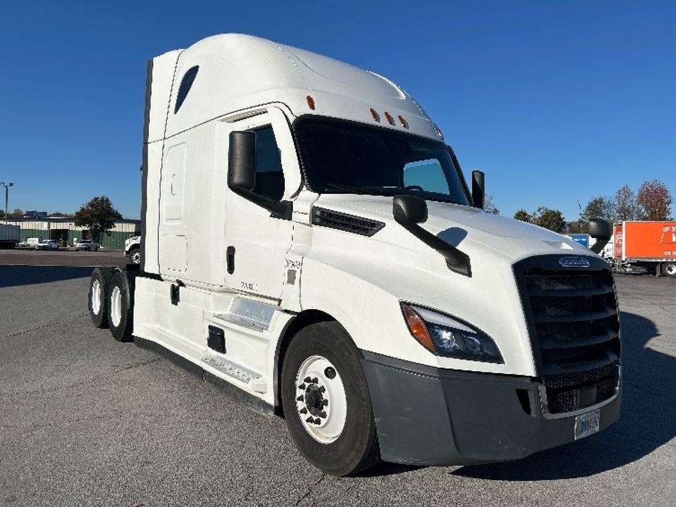 Sleeper Tractor-Heavy Duty Tractors-Freightliner-2020-T12664ST-Chattanooga-TN-563,398\n\t\tmiles-$ 57,250 - Image 1