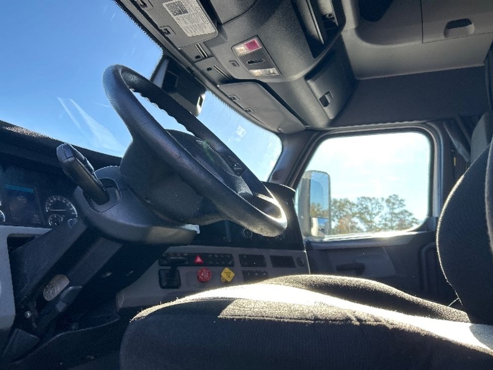 Sleeper Tractor-Heavy Duty Tractors-Freightliner-2020-T12664ST-Chattanooga-TN-563,398\n\t\tmiles-$ 57,250 - Image 10