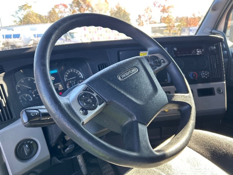 Sleeper Tractor-Heavy Duty Tractors-Freightliner-2020-T12664ST-Chattanooga-TN-563,398\n\t\tmiles-$ 57,250 - Image 11
