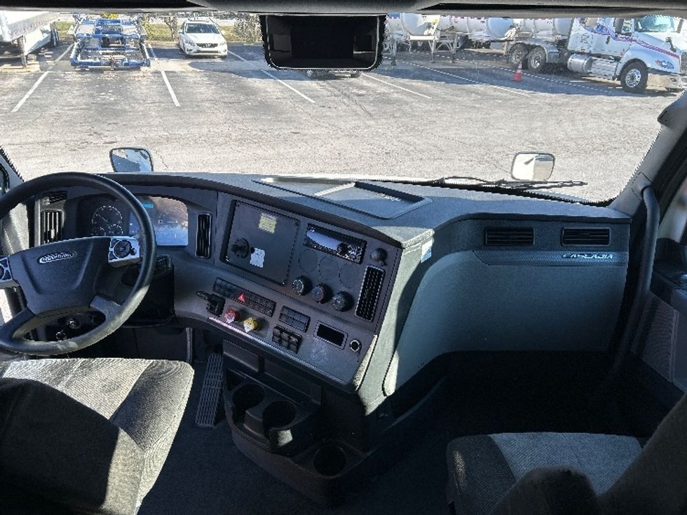 Sleeper Tractor-Heavy Duty Tractors-Freightliner-2020-T12664ST-Chattanooga-TN-563,398\n\t\tmiles-$ 57,250 - Image 12