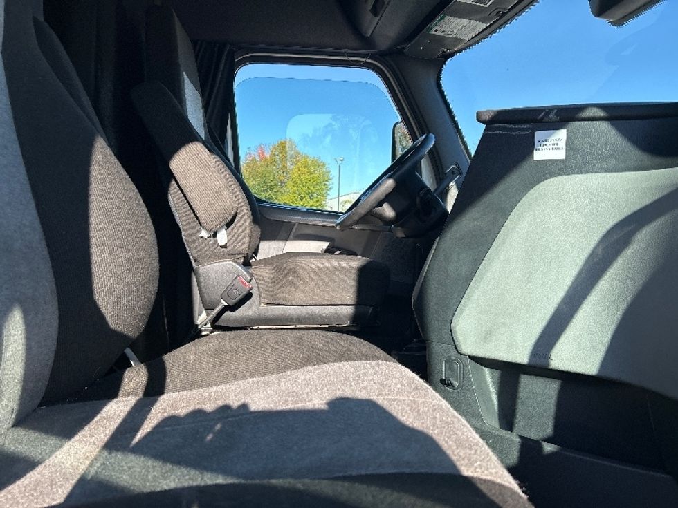 Sleeper Tractor-Heavy Duty Tractors-Freightliner-2020-T12664ST-Chattanooga-TN-563,398\n\t\tmiles-$ 57,250 - Image 15