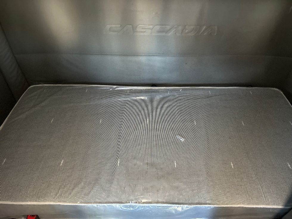 Sleeper Tractor-Heavy Duty Tractors-Freightliner-2020-T12664ST-Chattanooga-TN-563,398\n\t\tmiles-$ 57,250 - Image 17