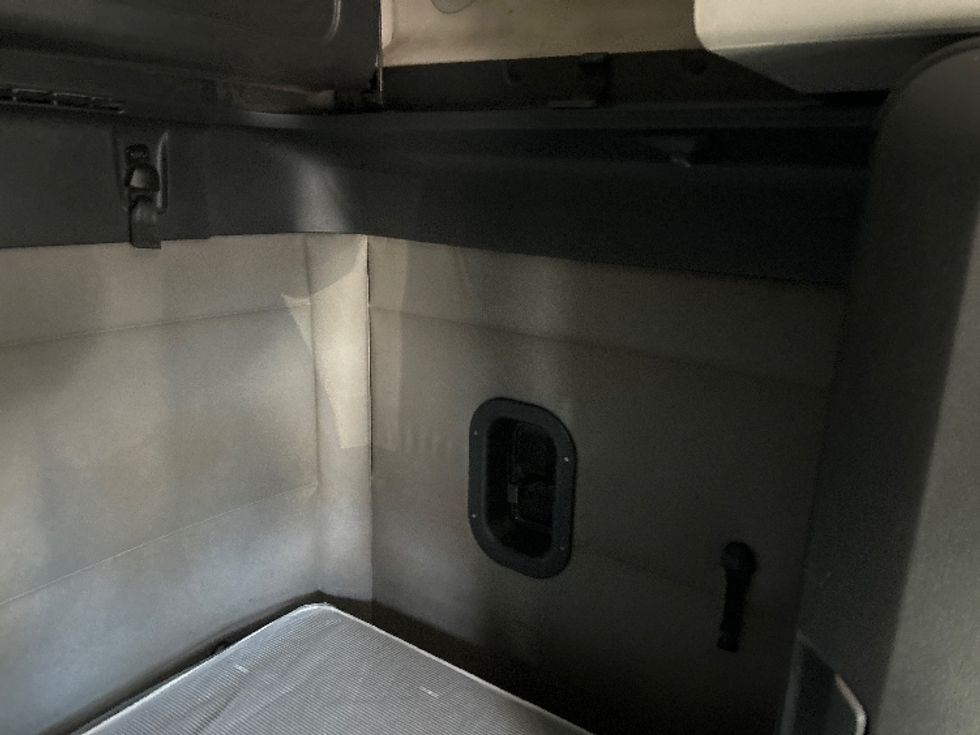 Sleeper Tractor-Heavy Duty Tractors-Freightliner-2020-T12664ST-Chattanooga-TN-563,398\n\t\tmiles-$ 57,250 - Image 18