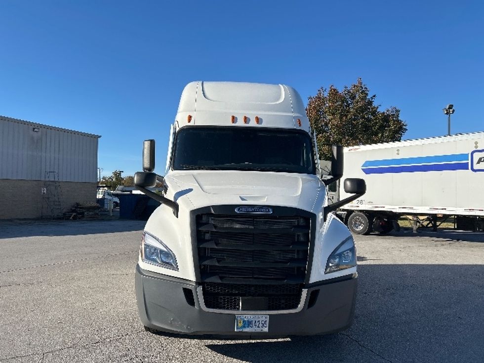 Sleeper Tractor-Heavy Duty Tractors-Freightliner-2020-T12664ST-Chattanooga-TN-563,398\n\t\tmiles-$ 57,250 - Image 2