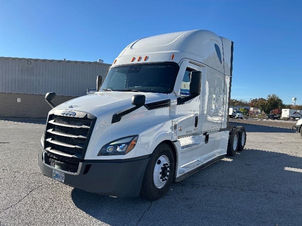 Sleeper Tractor-Heavy Duty Tractors-Freightliner-2020-T12664ST-Chattanooga-TN-563,398\n\t\tmiles-$ 57,250 - Image 3