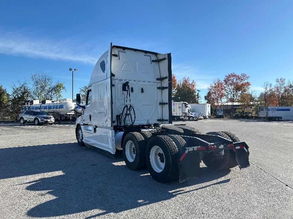 Sleeper Tractor-Heavy Duty Tractors-Freightliner-2020-T12664ST-Chattanooga-TN-563,398\n\t\tmiles-$ 57,250 - Image 5