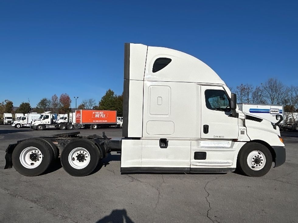 Sleeper Tractor-Heavy Duty Tractors-Freightliner-2020-T12664ST-Chattanooga-TN-563,398\n\t\tmiles-$ 57,250 - Image 8
