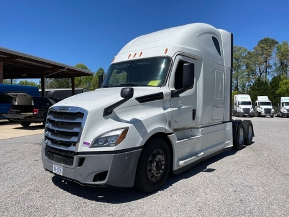 Sleeper Tractor-Heavy Duty Tractors-Freightliner-2020-T12664ST-Chester-VA-591,348\n\t\tmiles-$ 50,000 - Image 1