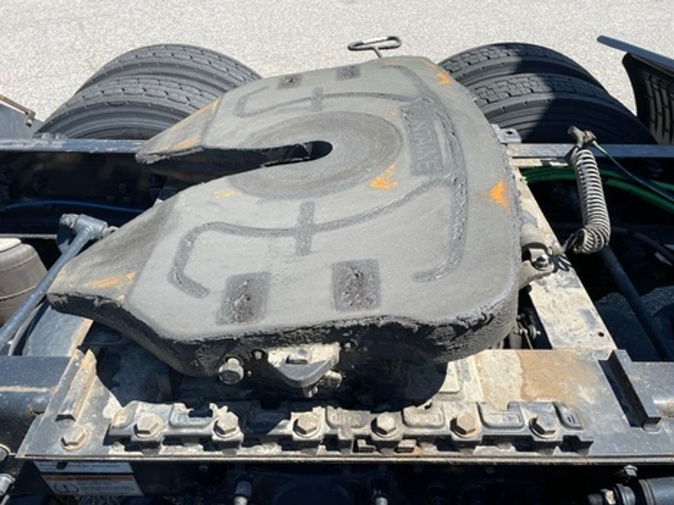 Sleeper Tractor-Heavy Duty Tractors-Freightliner-2020-T12664ST-Chester-VA-591,348\n\t\tmiles-$ 50,000 - Image 11