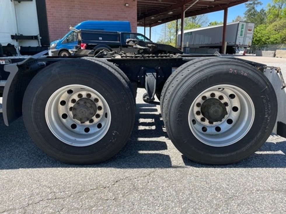 Sleeper Tractor-Heavy Duty Tractors-Freightliner-2020-T12664ST-Chester-VA-591,348\n\t\tmiles-$ 50,000 - Image 12