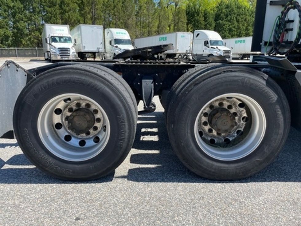 Sleeper Tractor-Heavy Duty Tractors-Freightliner-2020-T12664ST-Chester-VA-591,348\n\t\tmiles-$ 50,000 - Image 13