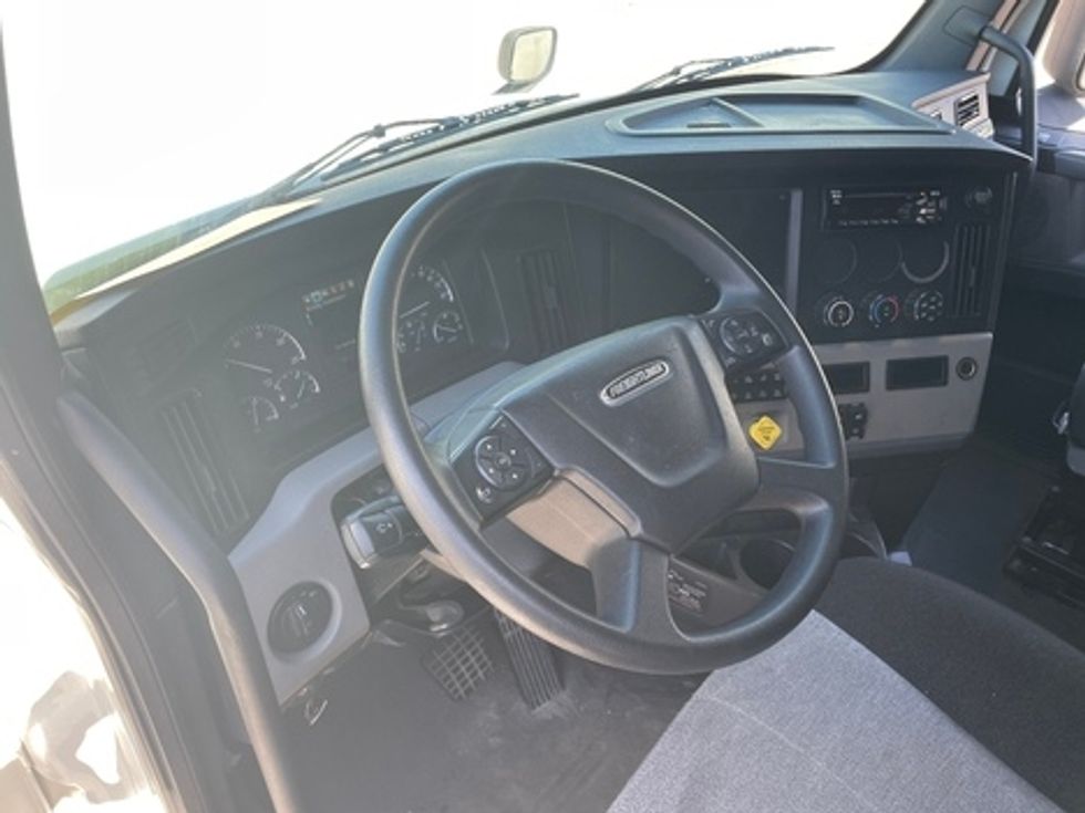 Sleeper Tractor-Heavy Duty Tractors-Freightliner-2020-T12664ST-Chester-VA-591,348\n\t\tmiles-$ 50,000 - Image 14
