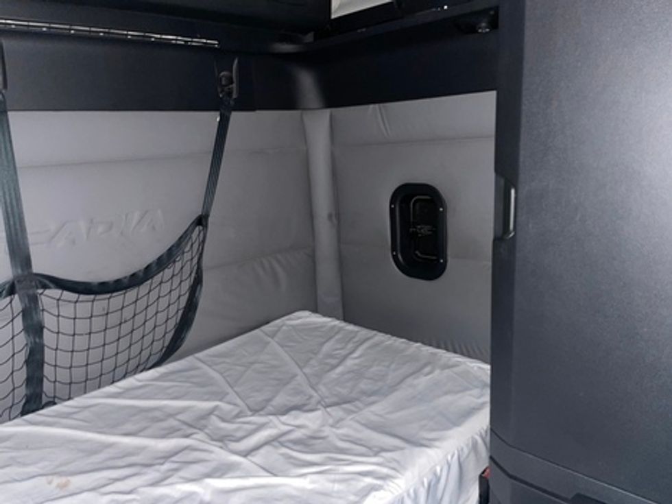 Sleeper Tractor-Heavy Duty Tractors-Freightliner-2020-T12664ST-Chester-VA-591,348\n\t\tmiles-$ 50,000 - Image 17