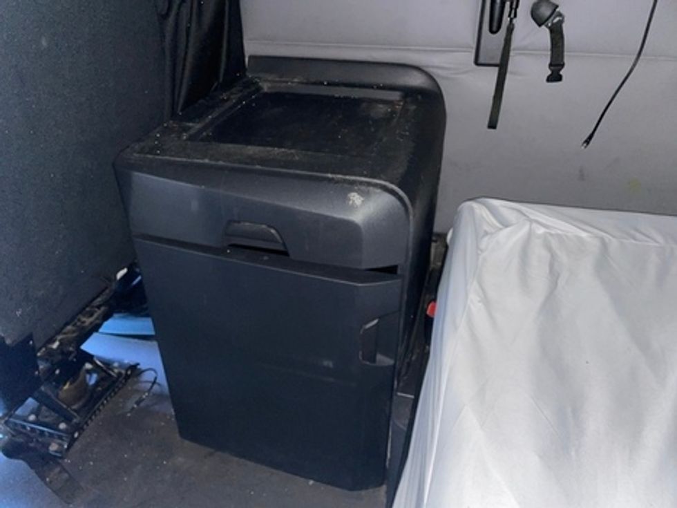 Sleeper Tractor-Heavy Duty Tractors-Freightliner-2020-T12664ST-Chester-VA-591,348\n\t\tmiles-$ 50,000 - Image 19