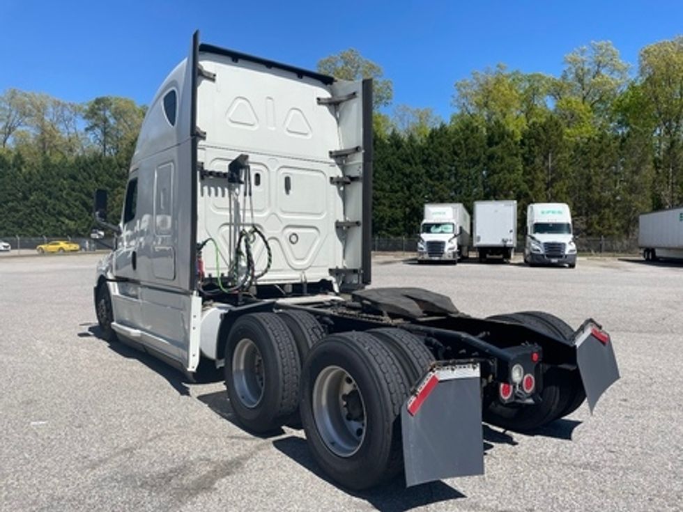 Sleeper Tractor-Heavy Duty Tractors-Freightliner-2020-T12664ST-Chester-VA-591,348\n\t\tmiles-$ 50,000 - Image 3
