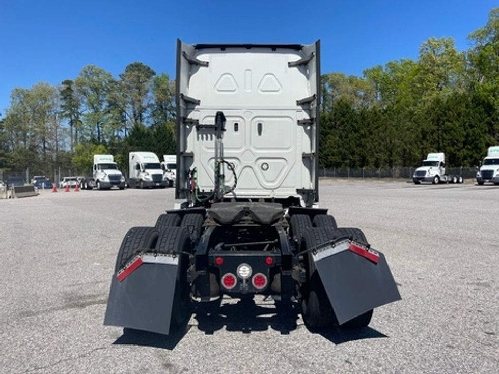 Sleeper Tractor-Heavy Duty Tractors-Freightliner-2020-T12664ST-Chester-VA-591,348\n\t\tmiles-$ 50,000 - Image 4