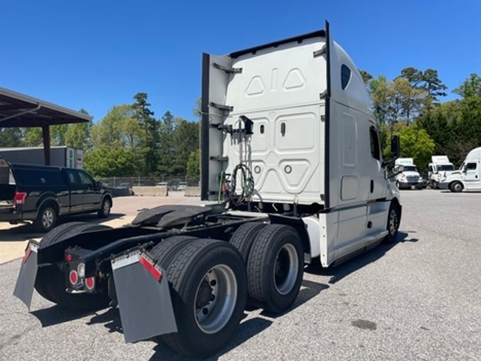 Sleeper Tractor-Heavy Duty Tractors-Freightliner-2020-T12664ST-Chester-VA-591,348\n\t\tmiles-$ 50,000 - Image 5