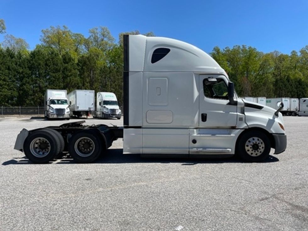 Sleeper Tractor-Heavy Duty Tractors-Freightliner-2020-T12664ST-Chester-VA-591,348\n\t\tmiles-$ 50,000 - Image 6