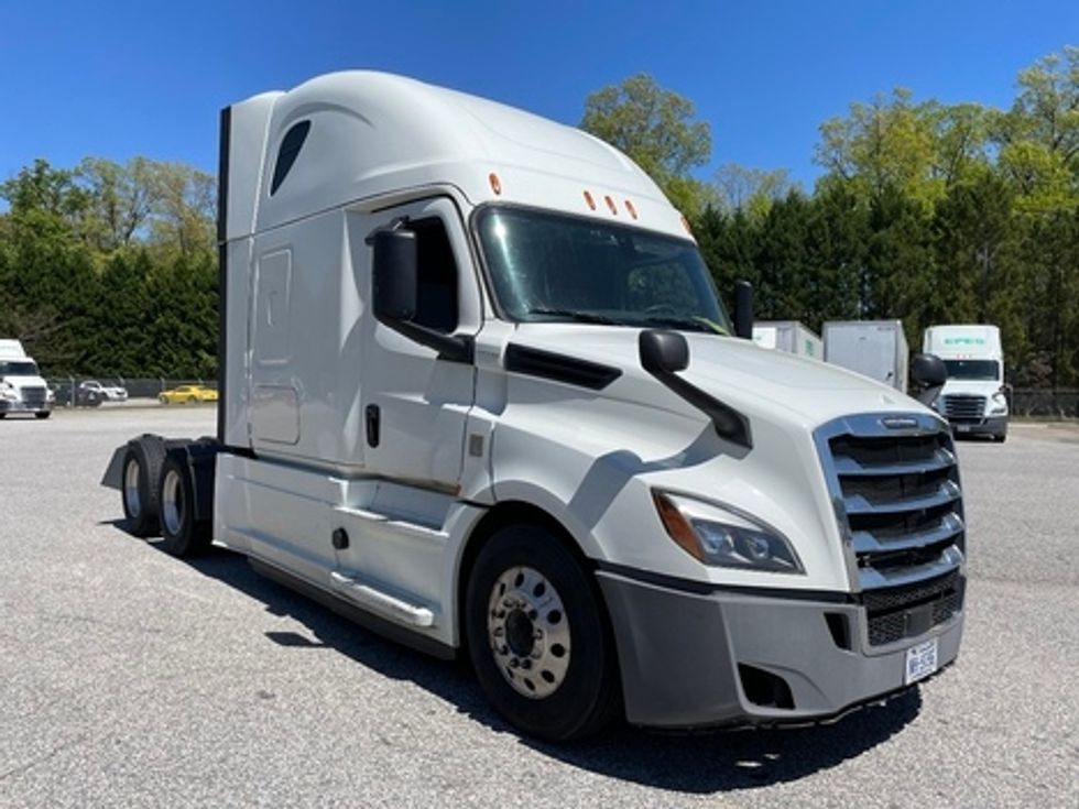 Sleeper Tractor-Heavy Duty Tractors-Freightliner-2020-T12664ST-Chester-VA-591,348\n\t\tmiles-$ 50,000 - Image 7