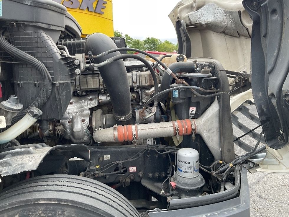 Sleeper Tractor-Heavy Duty Tractors-Freightliner-2020-T12664ST-Chicopee-MA-449,262\n\t\tmiles-$ 65,500 - Image 20