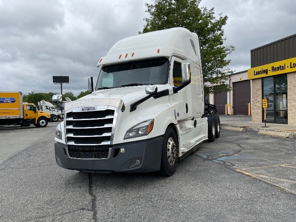 Sleeper Tractor-Heavy Duty Tractors-Freightliner-2020-T12664ST-Chicopee-MA-449,262\n\t\tmiles-$ 65,500 - Image 3