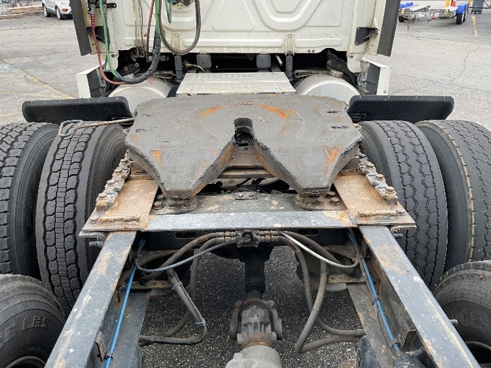 Sleeper Tractor-Heavy Duty Tractors-Freightliner-2020-T12664ST-Chicopee-MA-449,262\n\t\tmiles-$ 65,500 - Image 6