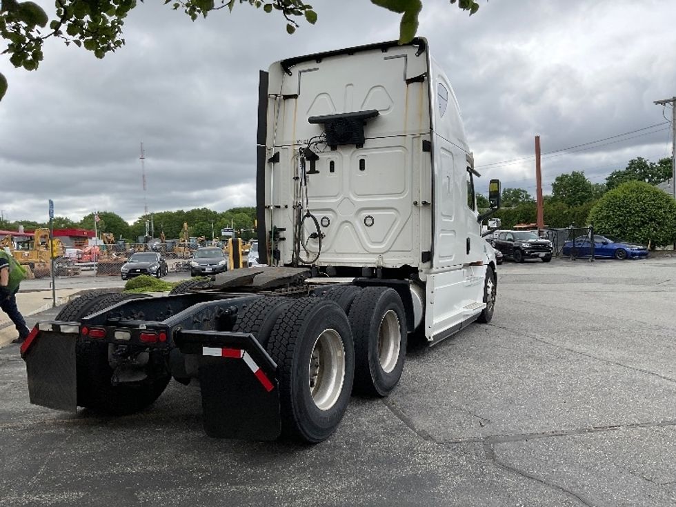 Sleeper Tractor-Heavy Duty Tractors-Freightliner-2020-T12664ST-Chicopee-MA-449,262\n\t\tmiles-$ 65,500 - Image 7