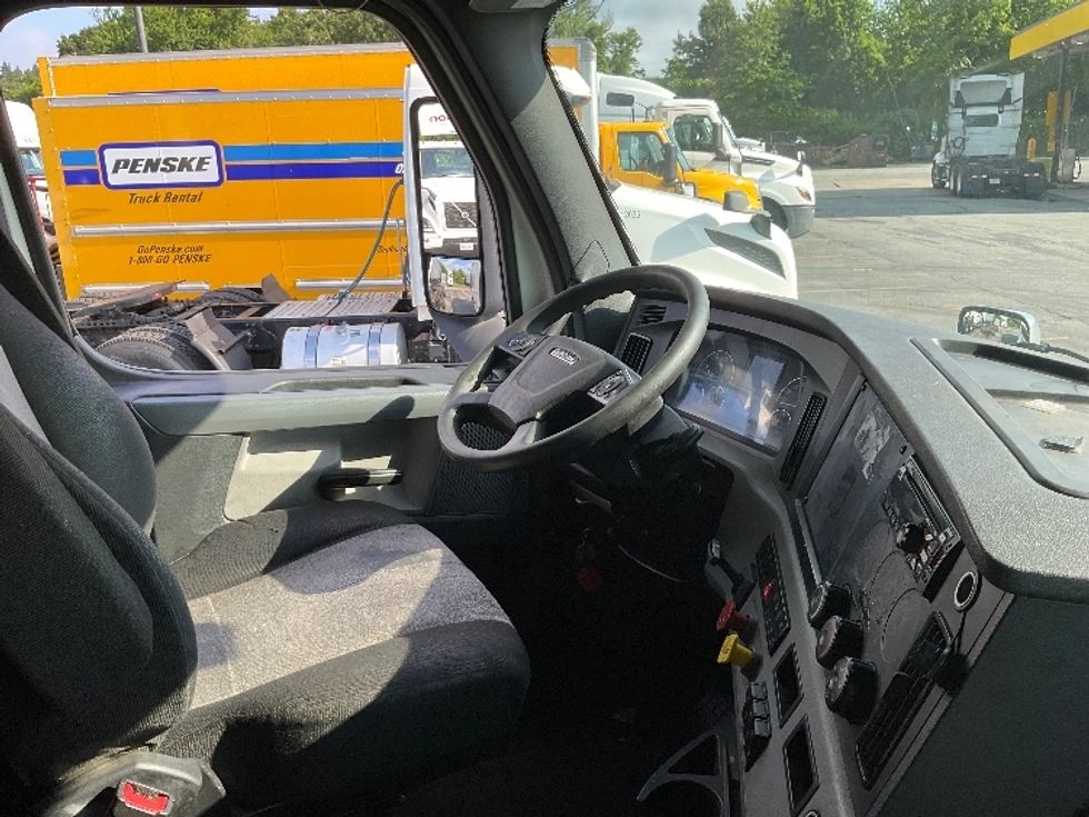Sleeper Tractor-Heavy Duty Tractors-Freightliner-2020-T12664ST-Chicopee-MA-492,491\n\t\tmiles-$ 62,750 - Image 15