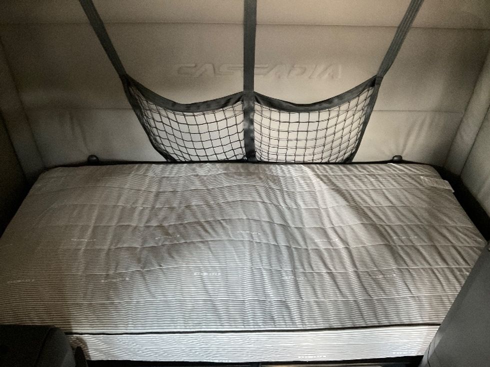 Sleeper Tractor-Heavy Duty Tractors-Freightliner-2020-T12664ST-Chicopee-MA-492,491\n\t\tmiles-$ 62,750 - Image 17