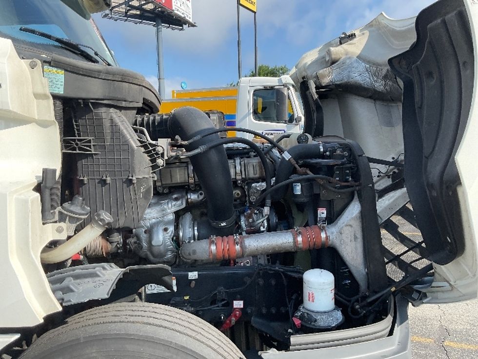 Sleeper Tractor-Heavy Duty Tractors-Freightliner-2020-T12664ST-Chicopee-MA-492,491\n\t\tmiles-$ 62,750 - Image 20