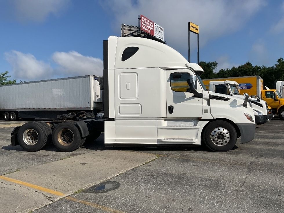 Sleeper Tractor-Heavy Duty Tractors-Freightliner-2020-T12664ST-Chicopee-MA-492,491\n\t\tmiles-$ 62,750 - Image 8