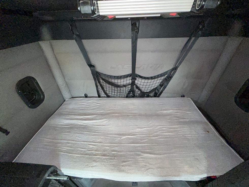 Sleeper Tractor-Heavy Duty Tractors-Freightliner-2020-T12664ST-Chicopee-MA-672,385\n\t\tmiles-$ 45,500 - Image 14