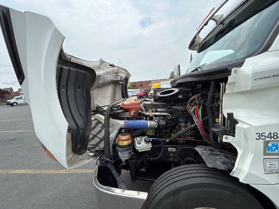 Sleeper Tractor-Heavy Duty Tractors-Freightliner-2020-T12664ST-Chicopee-MA-672,385\n\t\tmiles-$ 45,500 - Image 18