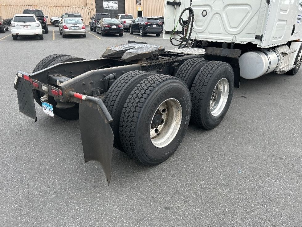 Sleeper Tractor-Heavy Duty Tractors-Freightliner-2020-T12664ST-Chicopee-MA-672,385\n\t\tmiles-$ 45,500 - Image 5