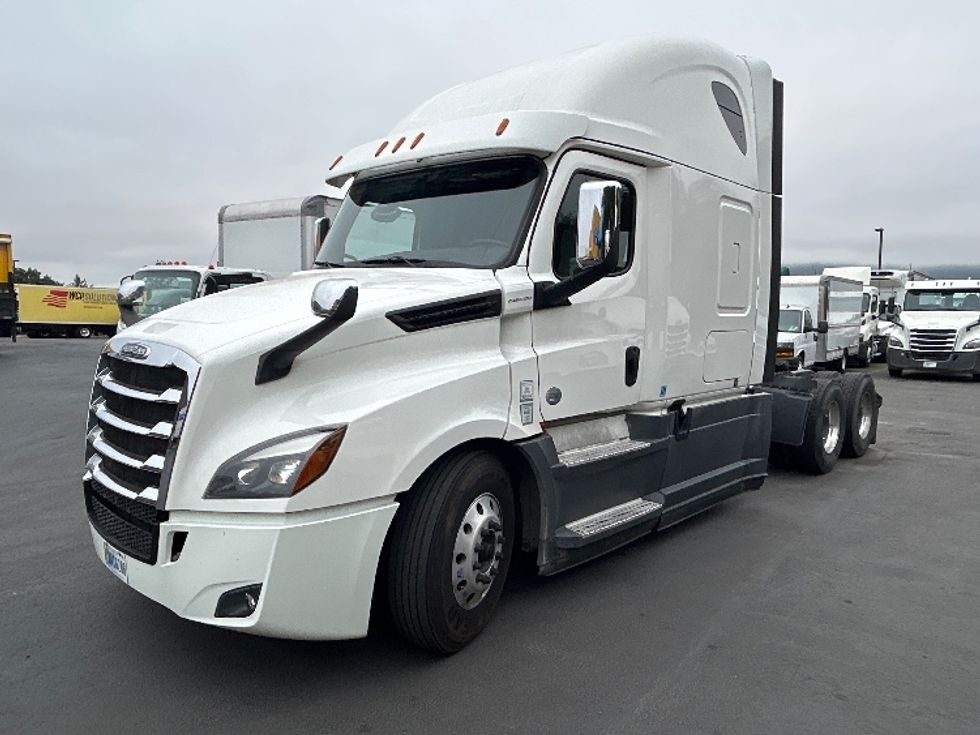 Sleeper Tractor-Heavy Duty Tractors-Freightliner-2020-T12664ST-Clackamas-OR-454,192\n\t\tmiles-$ 71,750 - Image 1