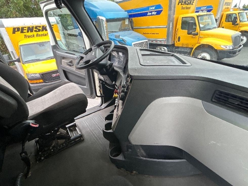 Sleeper Tractor-Heavy Duty Tractors-Freightliner-2020-T12664ST-Clackamas-OR-454,192\n\t\tmiles-$ 71,750 - Image 15