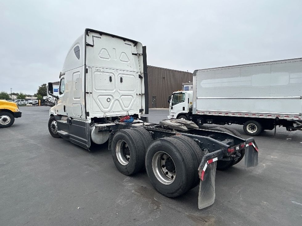 Sleeper Tractor-Heavy Duty Tractors-Freightliner-2020-T12664ST-Clackamas-OR-454,192\n\t\tmiles-$ 71,750 - Image 5