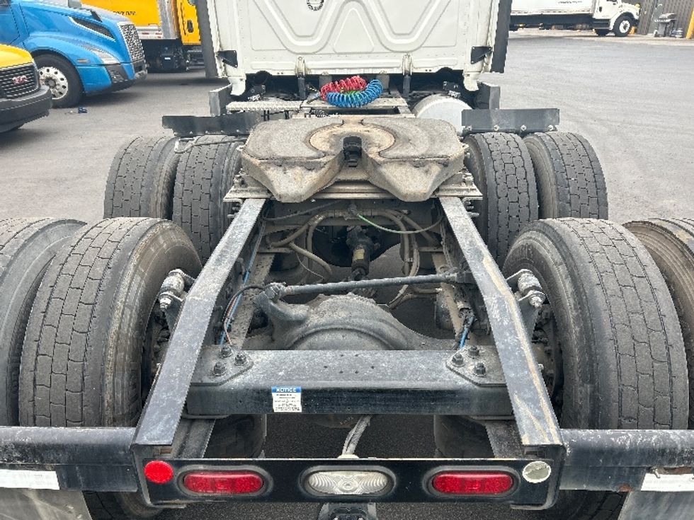 Sleeper Tractor-Heavy Duty Tractors-Freightliner-2020-T12664ST-Clackamas-OR-454,192\n\t\tmiles-$ 71,750 - Image 6