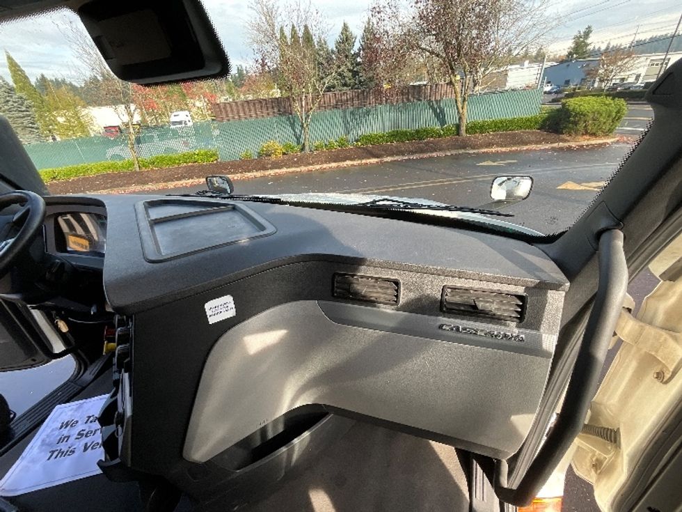 Sleeper Tractor-Heavy Duty Tractors-Freightliner-2020-T12664ST-Clackamas-OR-472,414\n\t\tmiles-$ 70,250 - Image 14