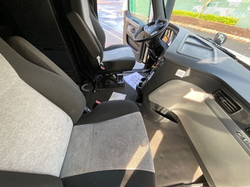 Sleeper Tractor-Heavy Duty Tractors-Freightliner-2020-T12664ST-Clackamas-OR-472,414\n\t\tmiles-$ 70,250 - Image 15