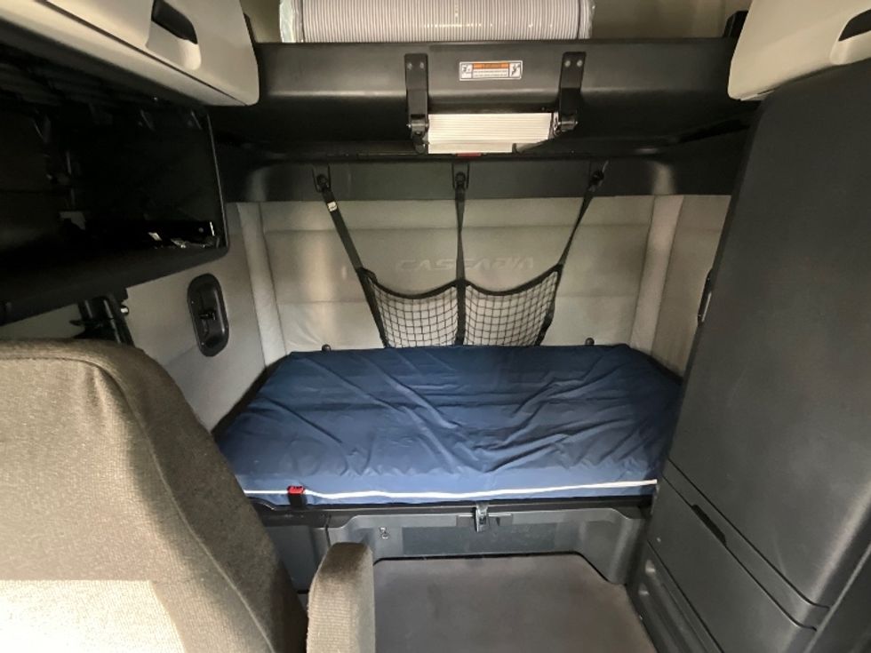 Sleeper Tractor-Heavy Duty Tractors-Freightliner-2020-T12664ST-Clackamas-OR-472,414\n\t\tmiles-$ 70,250 - Image 16