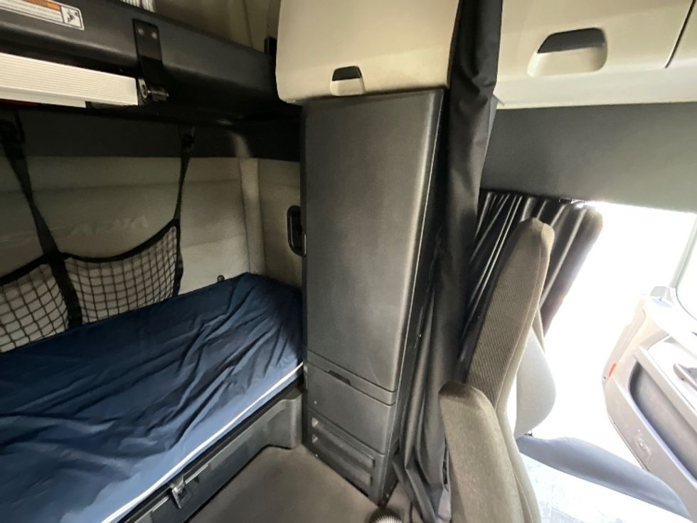 Sleeper Tractor-Heavy Duty Tractors-Freightliner-2020-T12664ST-Clackamas-OR-472,414\n\t\tmiles-$ 70,250 - Image 18