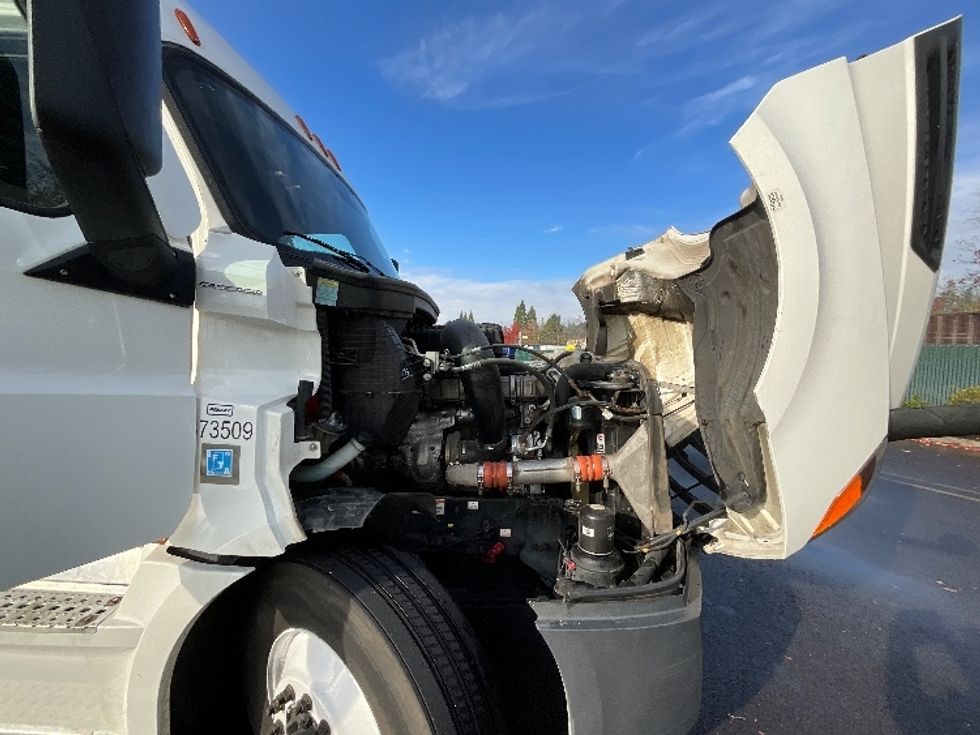 Sleeper Tractor-Heavy Duty Tractors-Freightliner-2020-T12664ST-Clackamas-OR-472,414\n\t\tmiles-$ 70,250 - Image 20