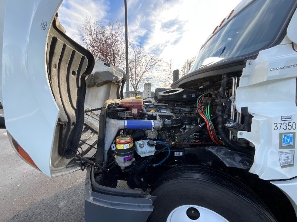 Sleeper Tractor-Heavy Duty Tractors-Freightliner-2020-T12664ST-Clackamas-OR-472,414\n\t\tmiles-$ 70,250 - Image 21