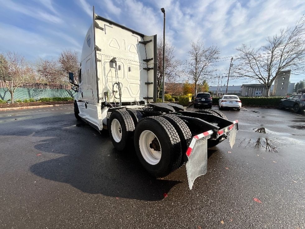Sleeper Tractor-Heavy Duty Tractors-Freightliner-2020-T12664ST-Clackamas-OR-472,414\n\t\tmiles-$ 70,250 - Image 5